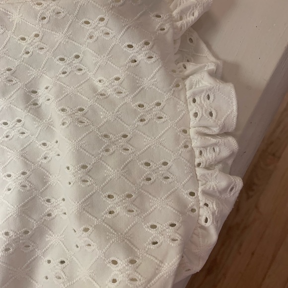 White  HIATUS eyelet top! SIZE M - Picture 4 of 4